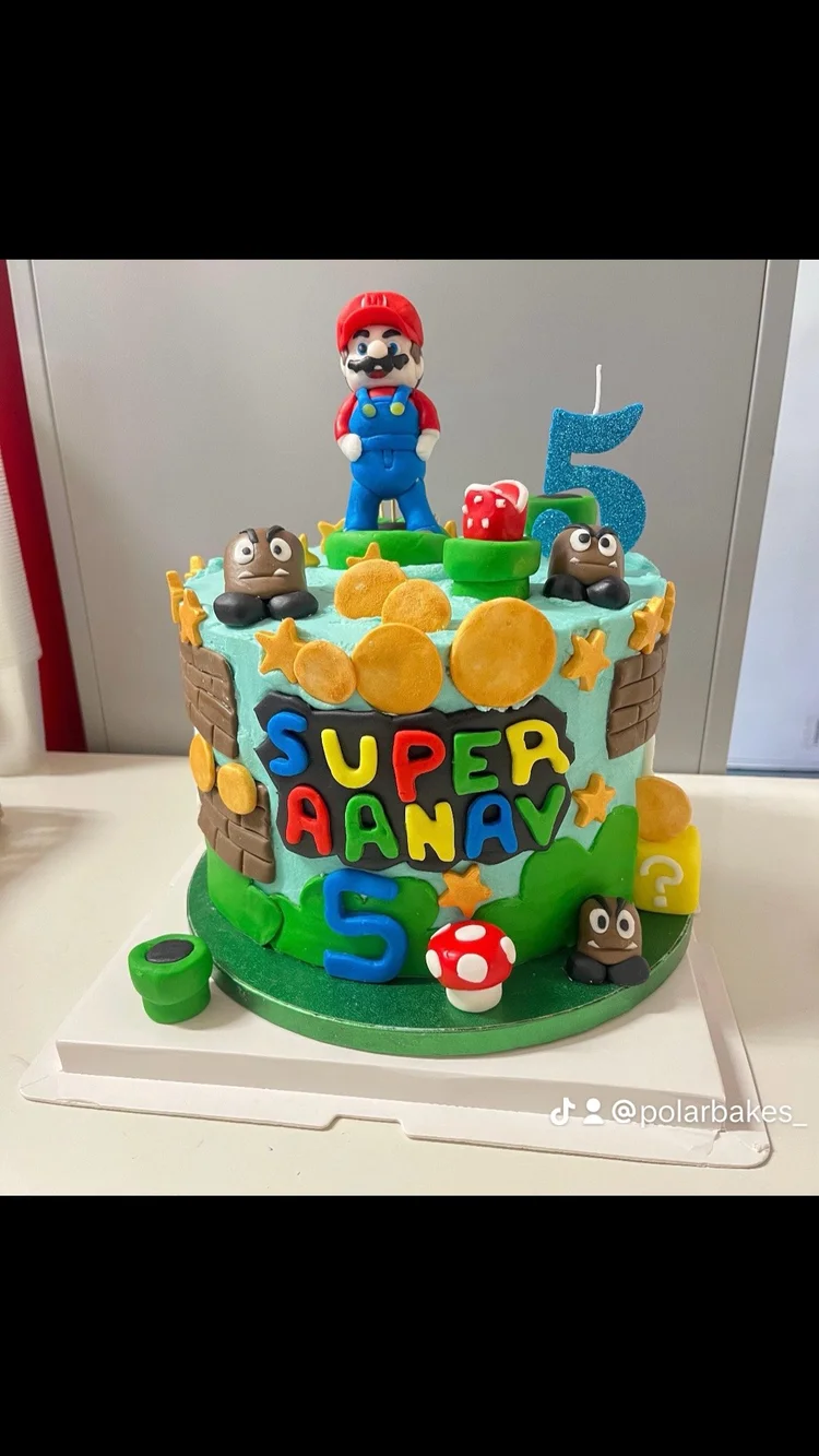 Camper van fondant cake